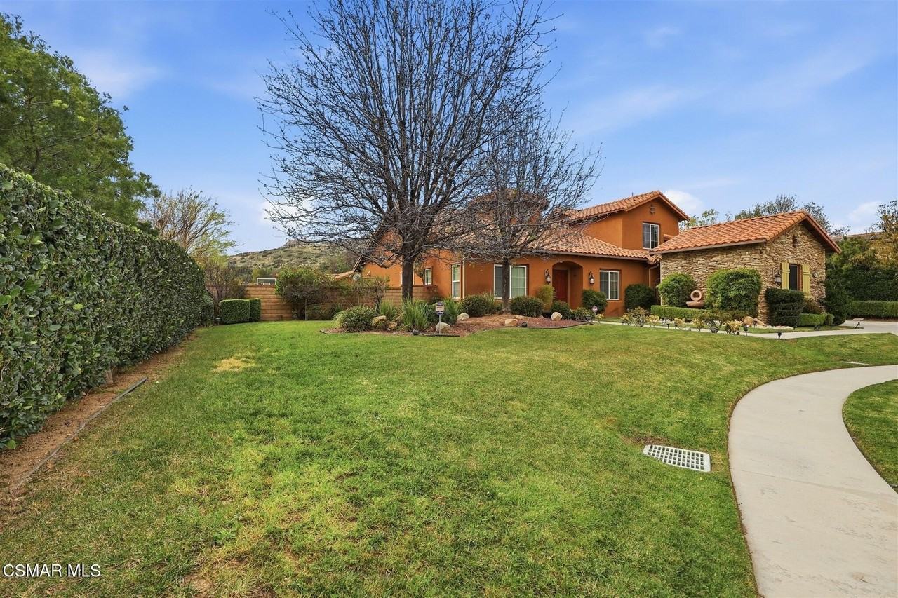 9651 Sagebrush Ave - Photo 3 of 50