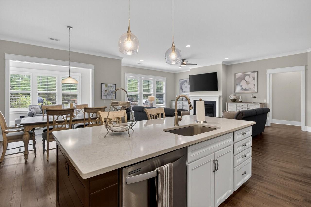 2820 Summertime Ln - Photo 3 of 50