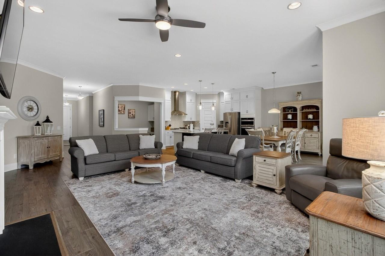 2820 Summertime Ln - Photo 4 of 50