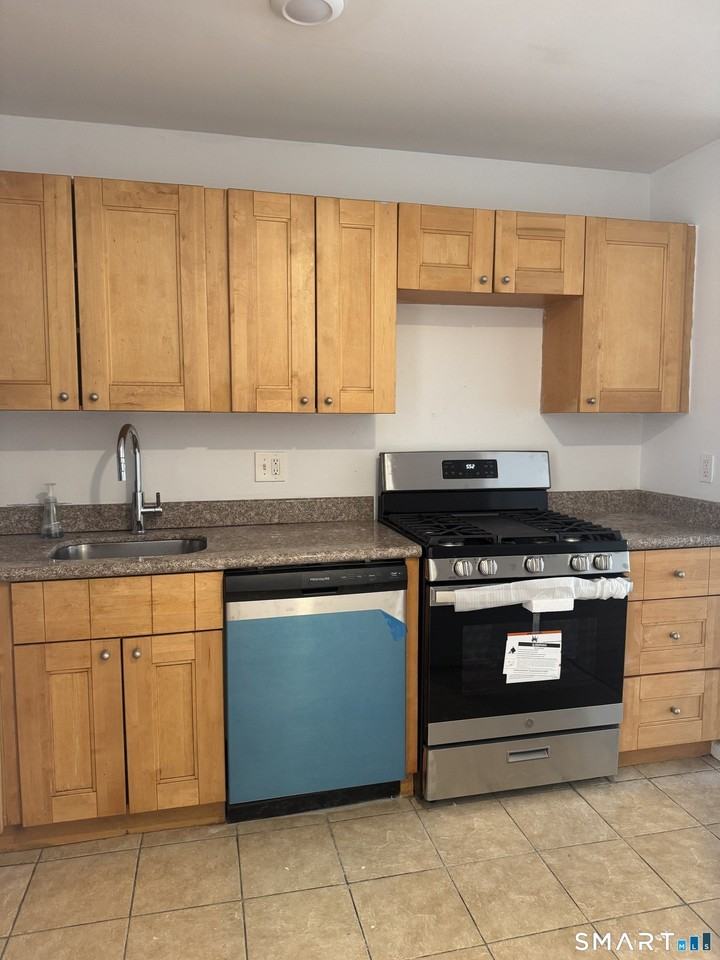 15 Greenwich Ave #9 - Photo 3 of 13
