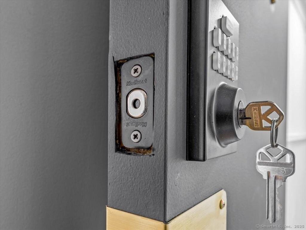 98 Carlton St Apt 101 - Photo 7 of 16