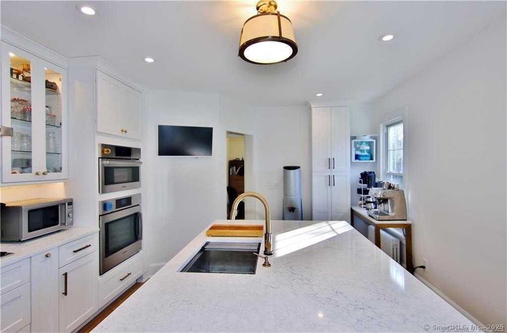 30 Saint George Ave - Photo 4 of 19