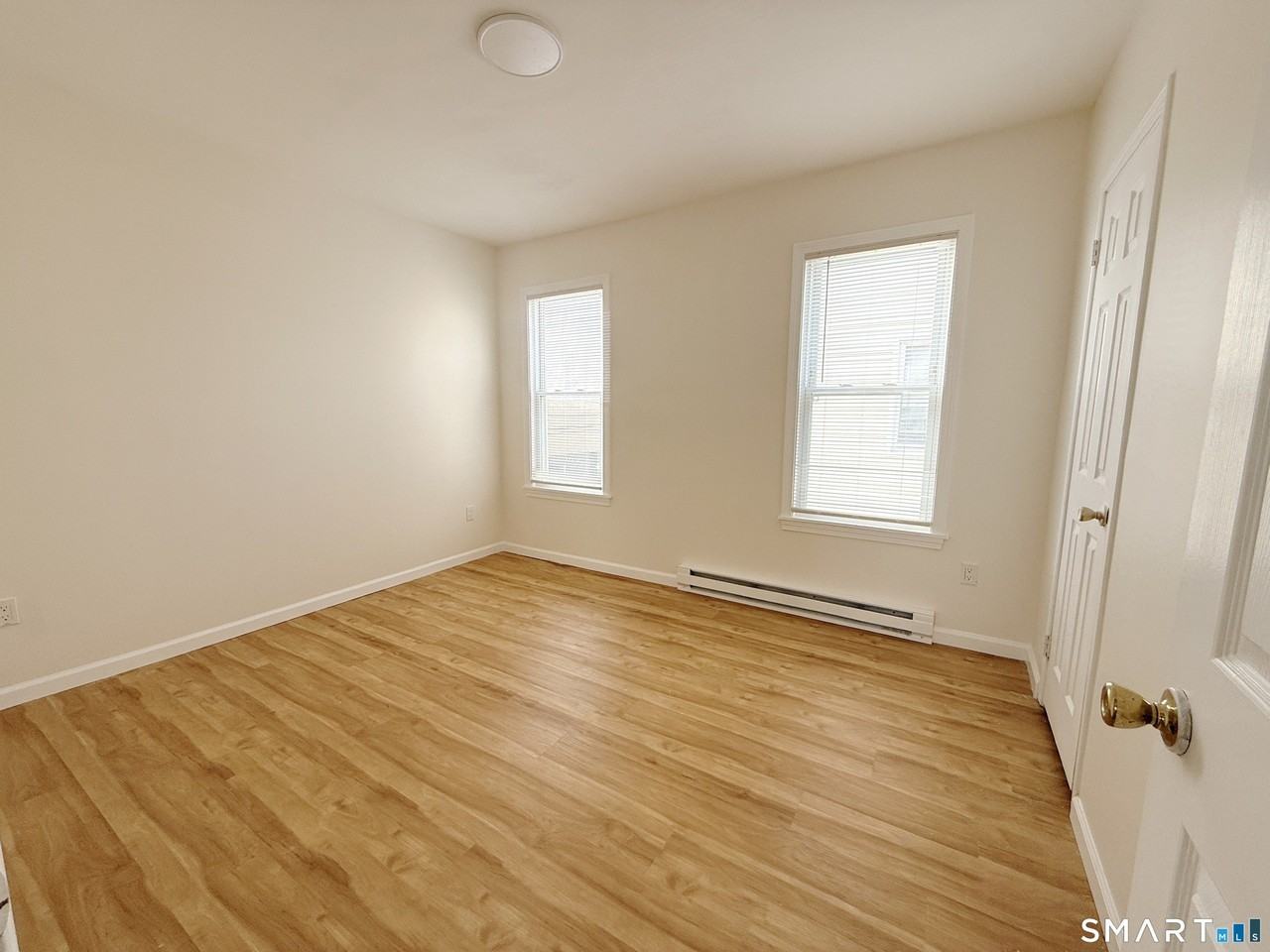 70 Lindley St 3rd Fl - Photo 4 of 6