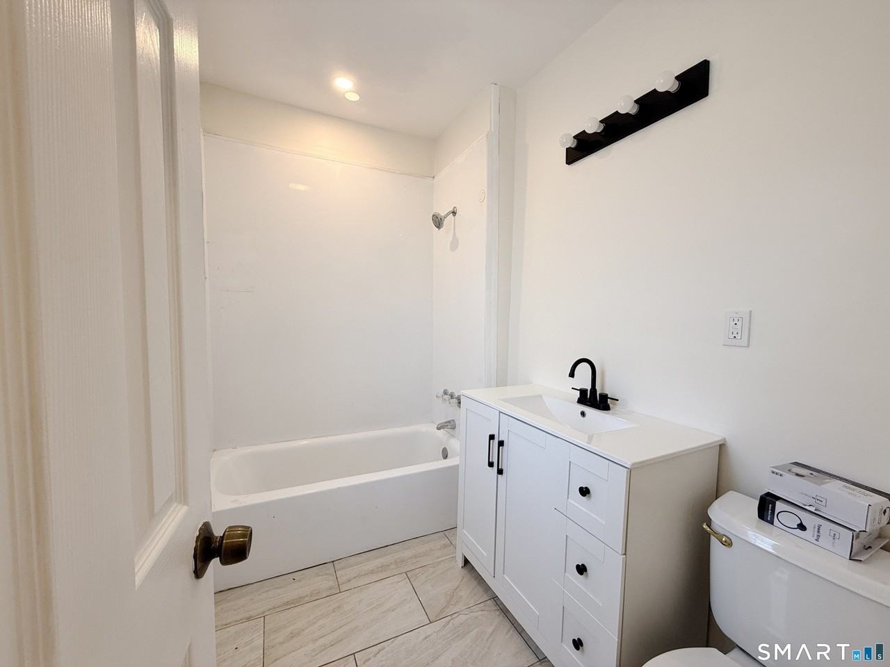 70 Lindley St 3rd Fl - Photo 6 of 6