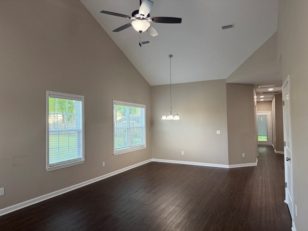 137 Heyward Dr - Photo 3 of 9