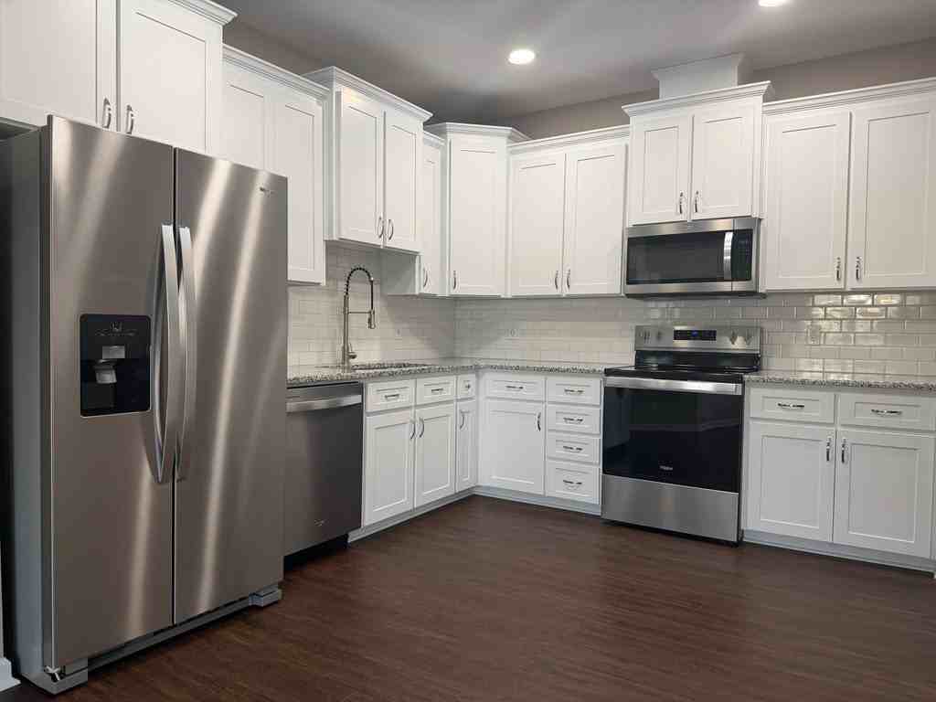 137 Heyward Dr - Photo 4 of 9