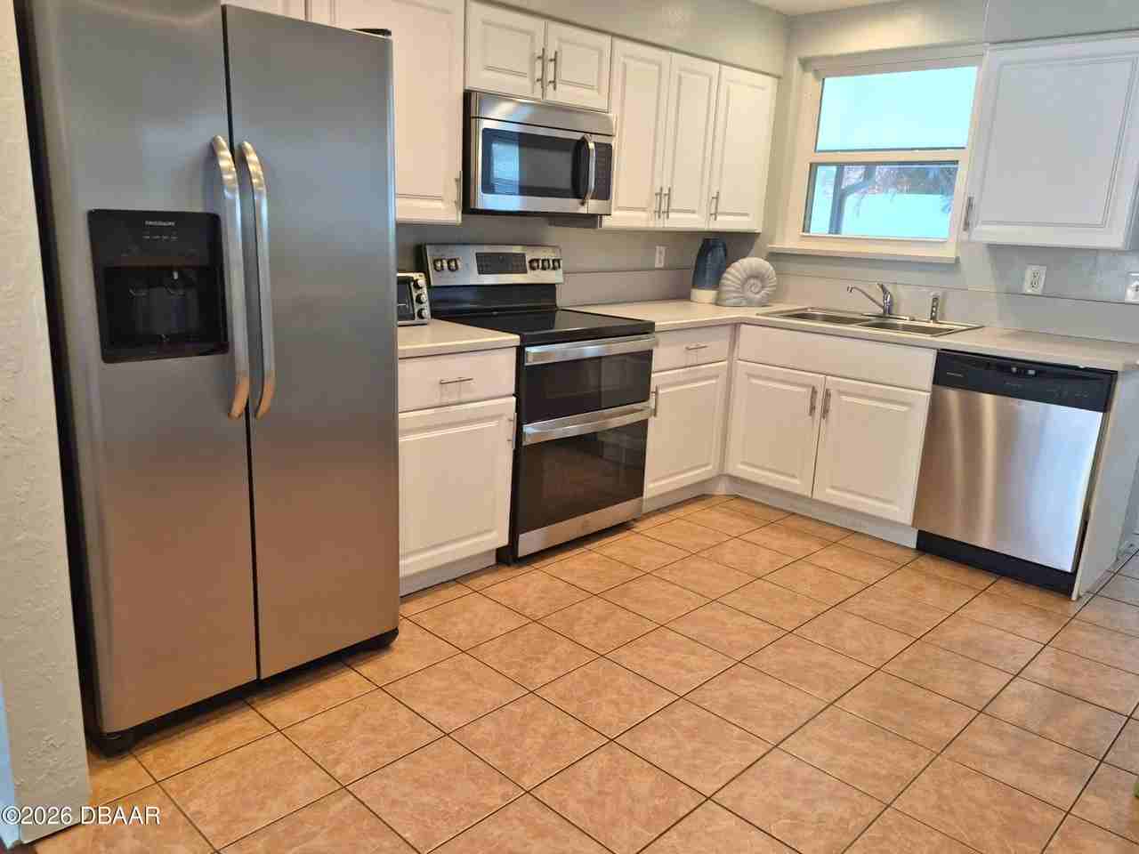 737 5th St - Photo 7 of 26