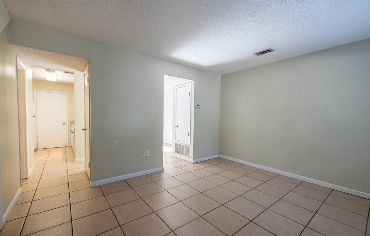 912 48th St - Photo 2 of 13