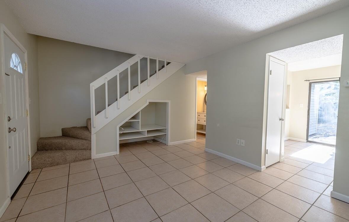 912 48th St - Photo 3 of 13