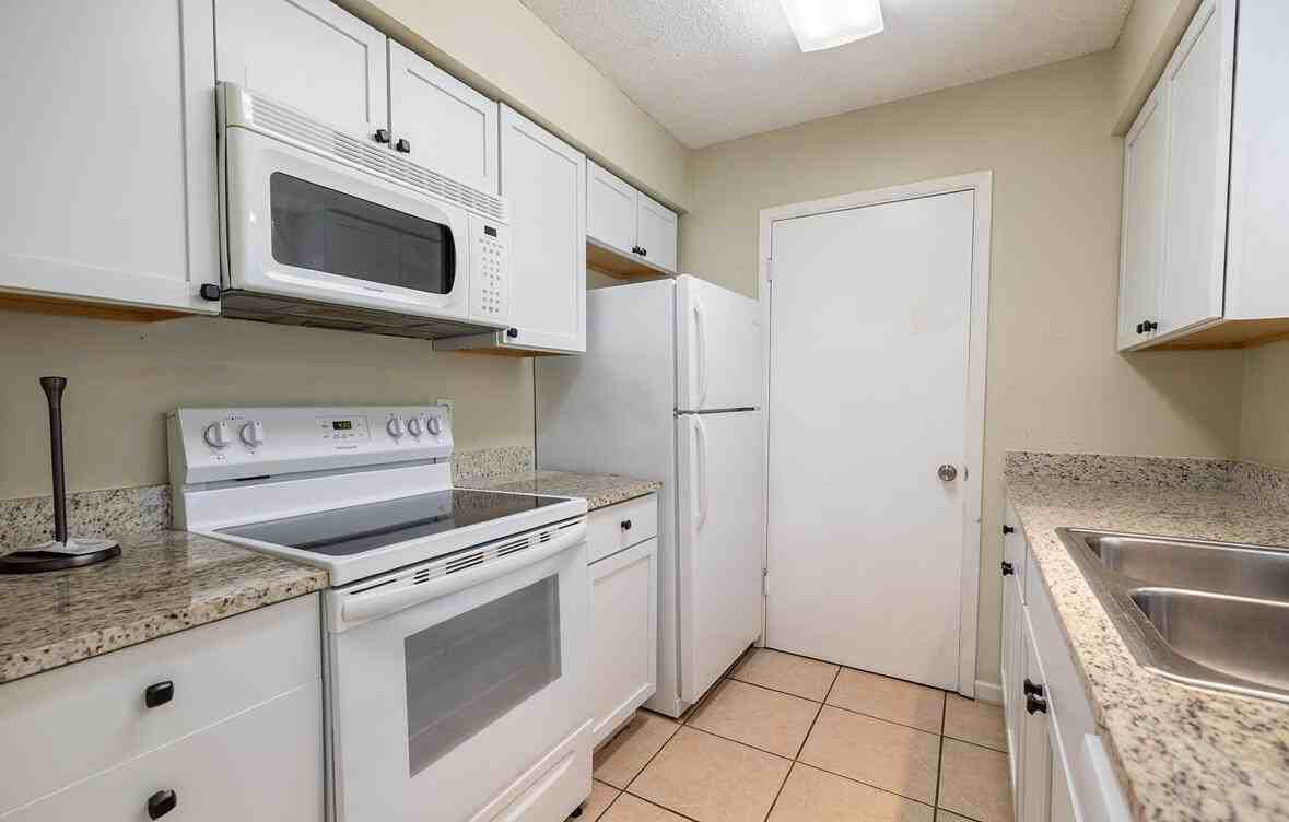 912 48th St - Photo 7 of 13