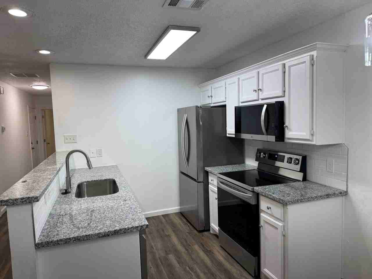 111 Magnolia St #B - Photo 2 of 11