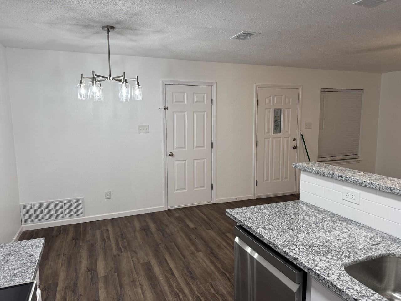 111 Magnolia St #B - Photo 3 of 11