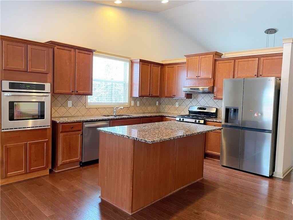 1821 Bridle Rd - Photo 4 of 20