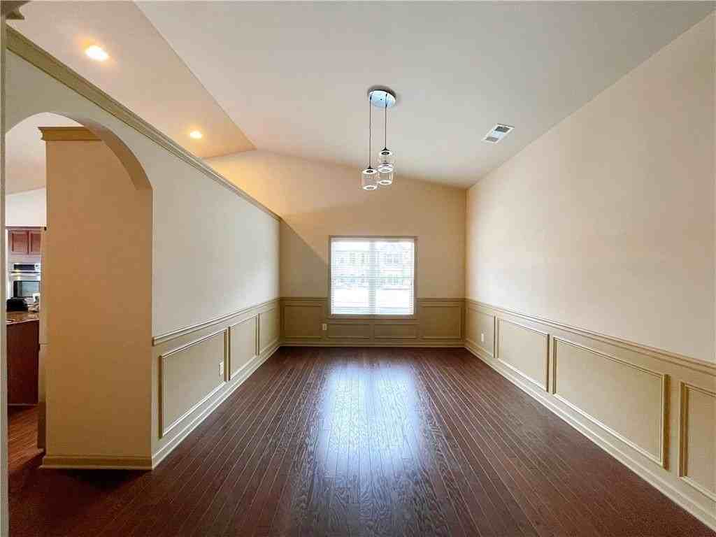 1821 Bridle Rd - Photo 7 of 20