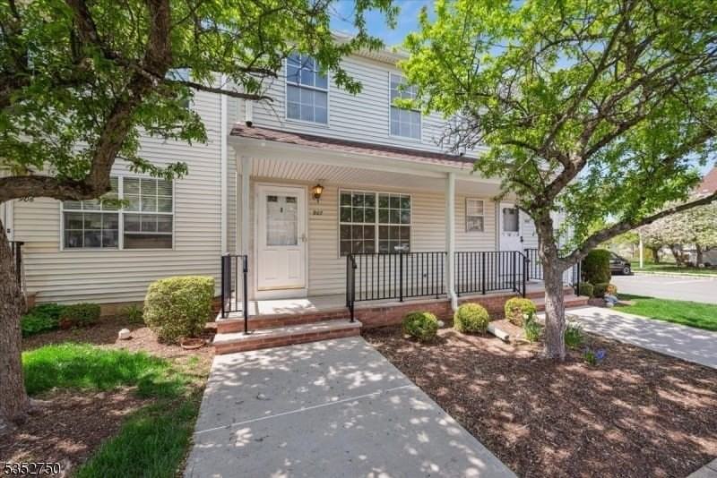 907 Wetherburn Ct - Photo 2 of 32