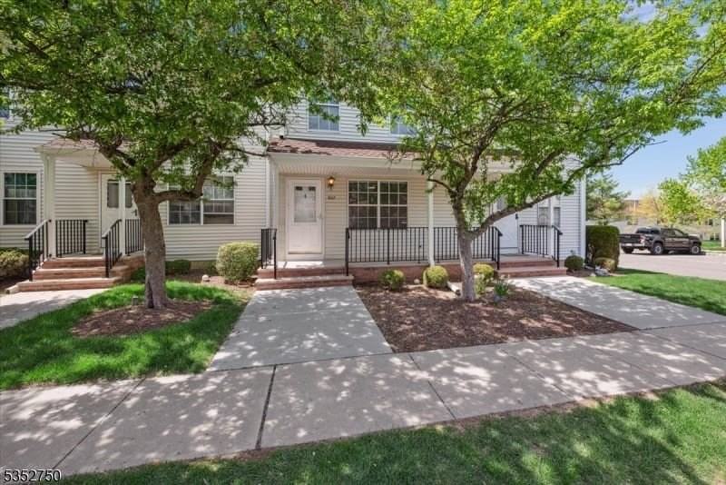 907 Wetherburn Ct - Photo 3 of 32