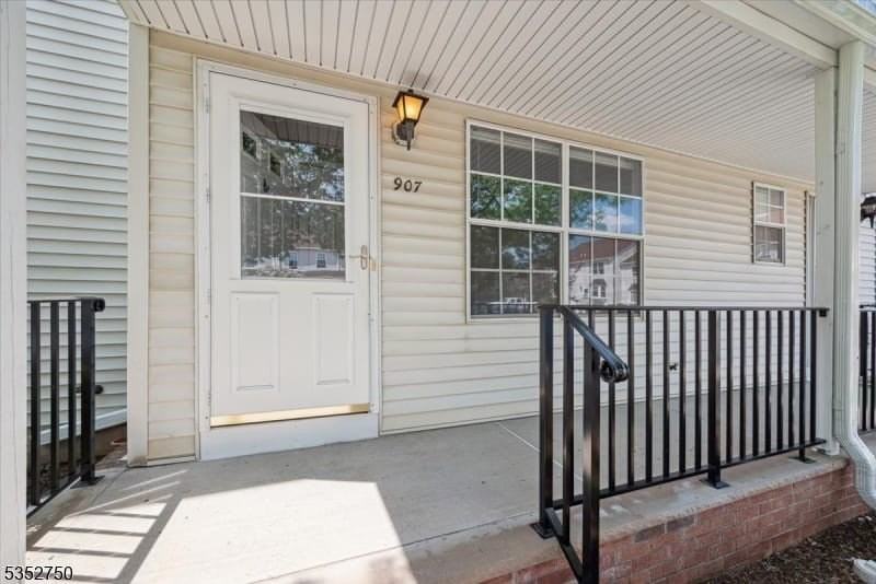 907 Wetherburn Ct - Photo 4 of 32