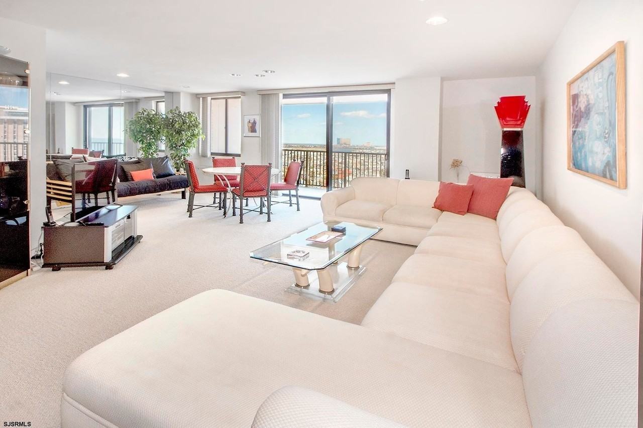 5000 Boardwalk #1613 - Photo 2 of 18