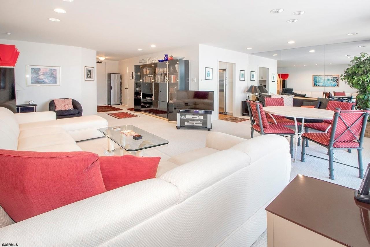 5000 Boardwalk #1613 - Photo 4 of 18