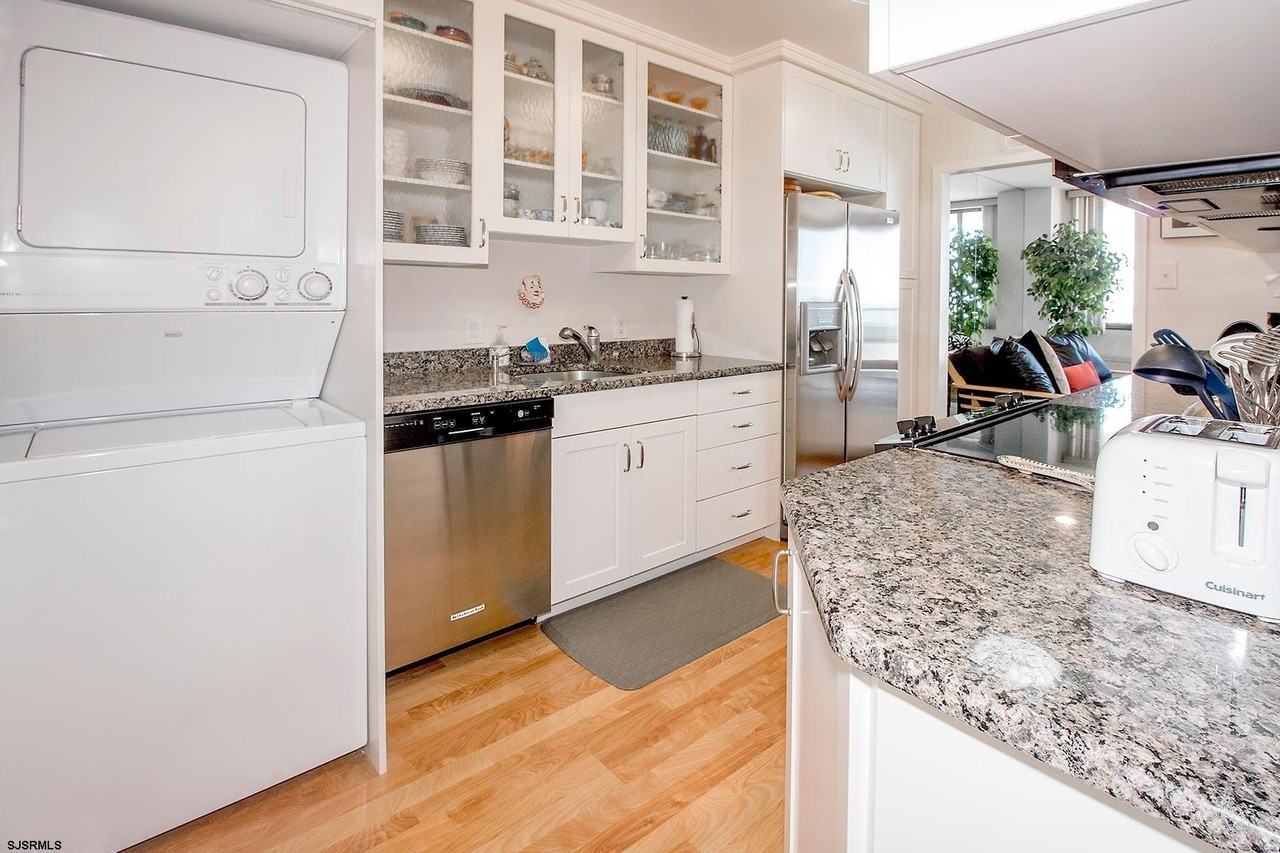 5000 Boardwalk #1613 - Photo 5 of 18