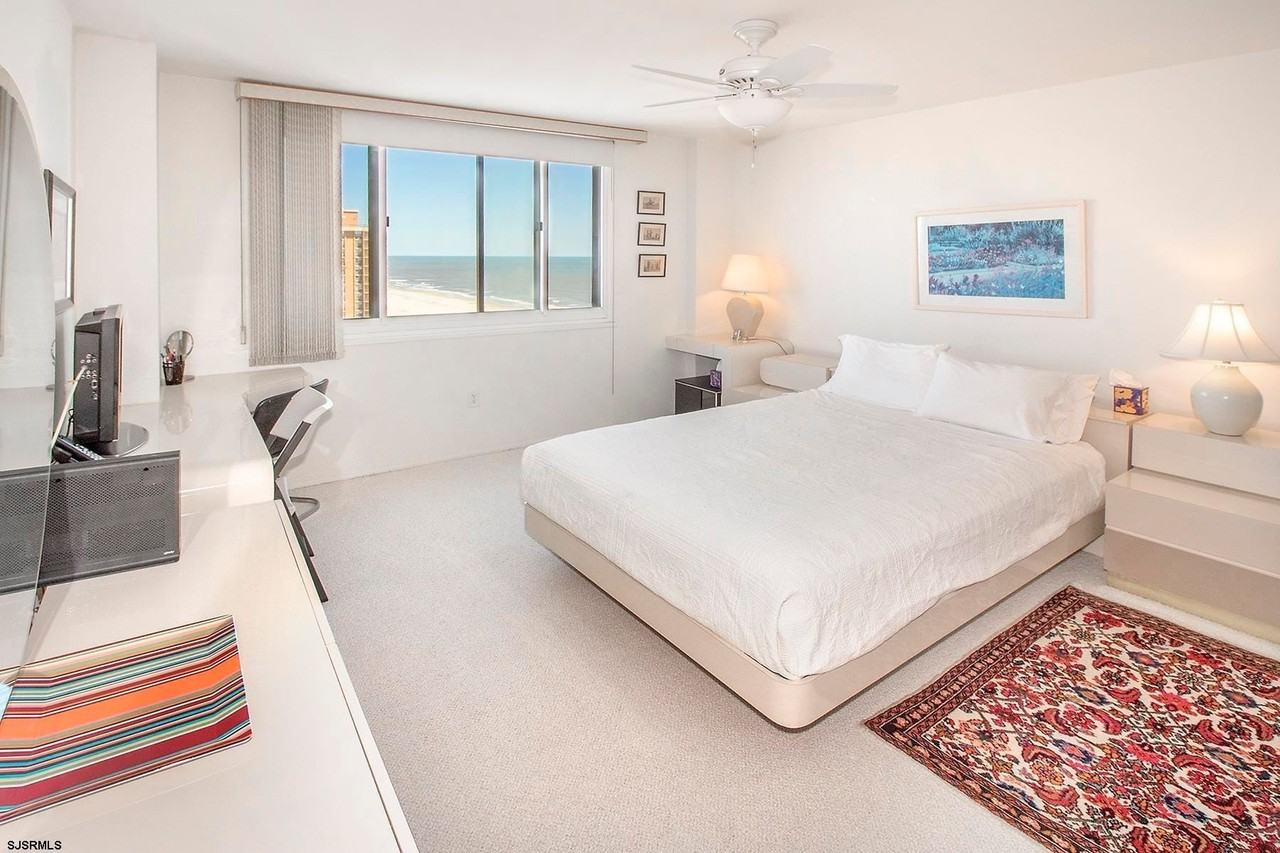 5000 Boardwalk #1613 - Photo 6 of 18