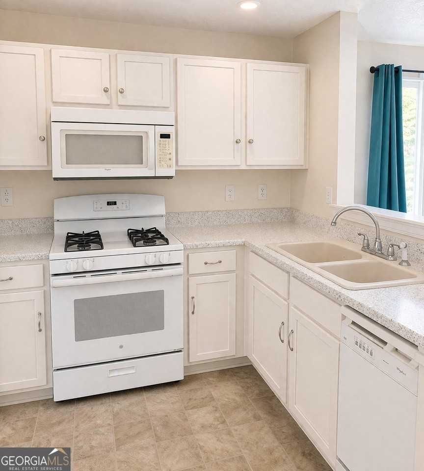 301 St Charles Ave - Photo 2 of 9