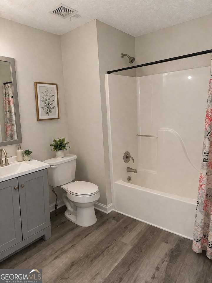 301 St Charles Ave - Photo 7 of 9