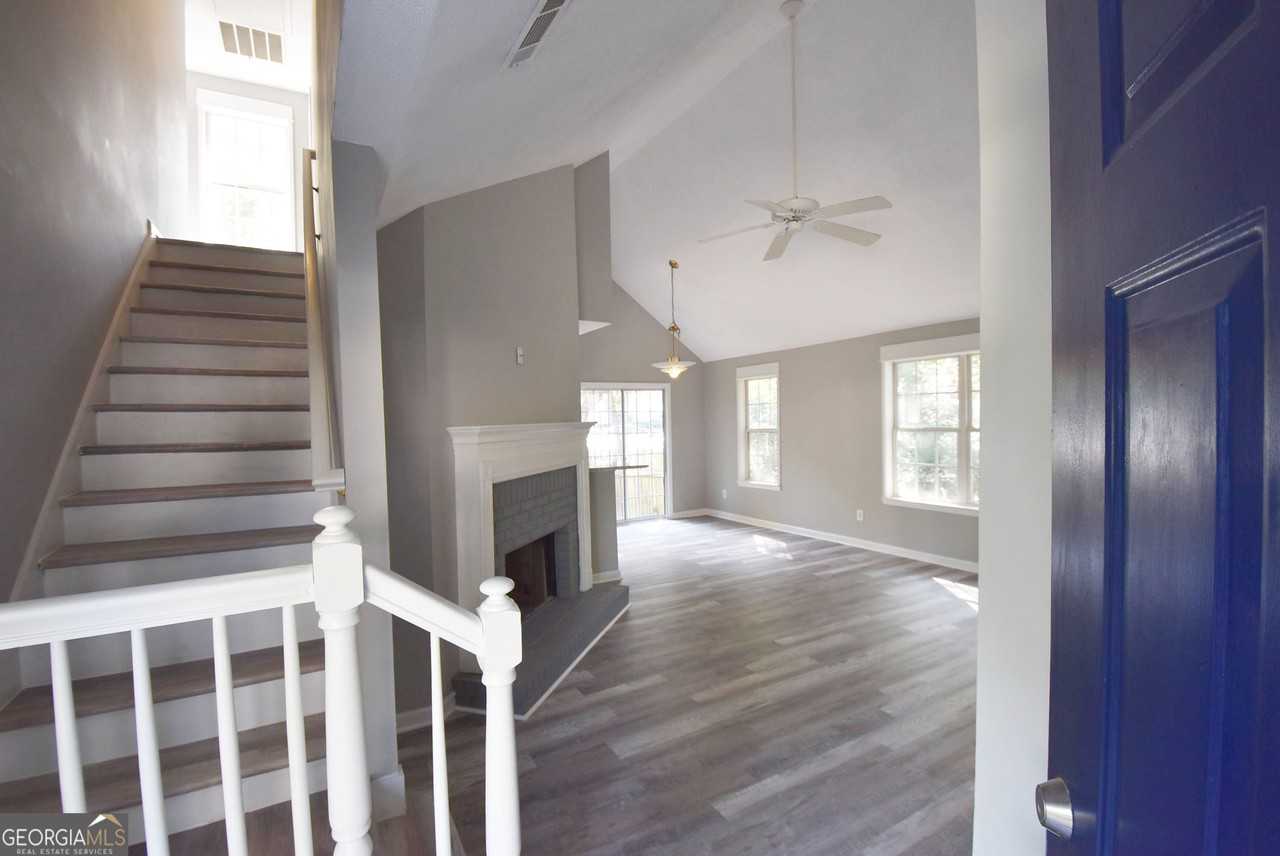 700 S Fairfield Dr - Photo 2 of 29