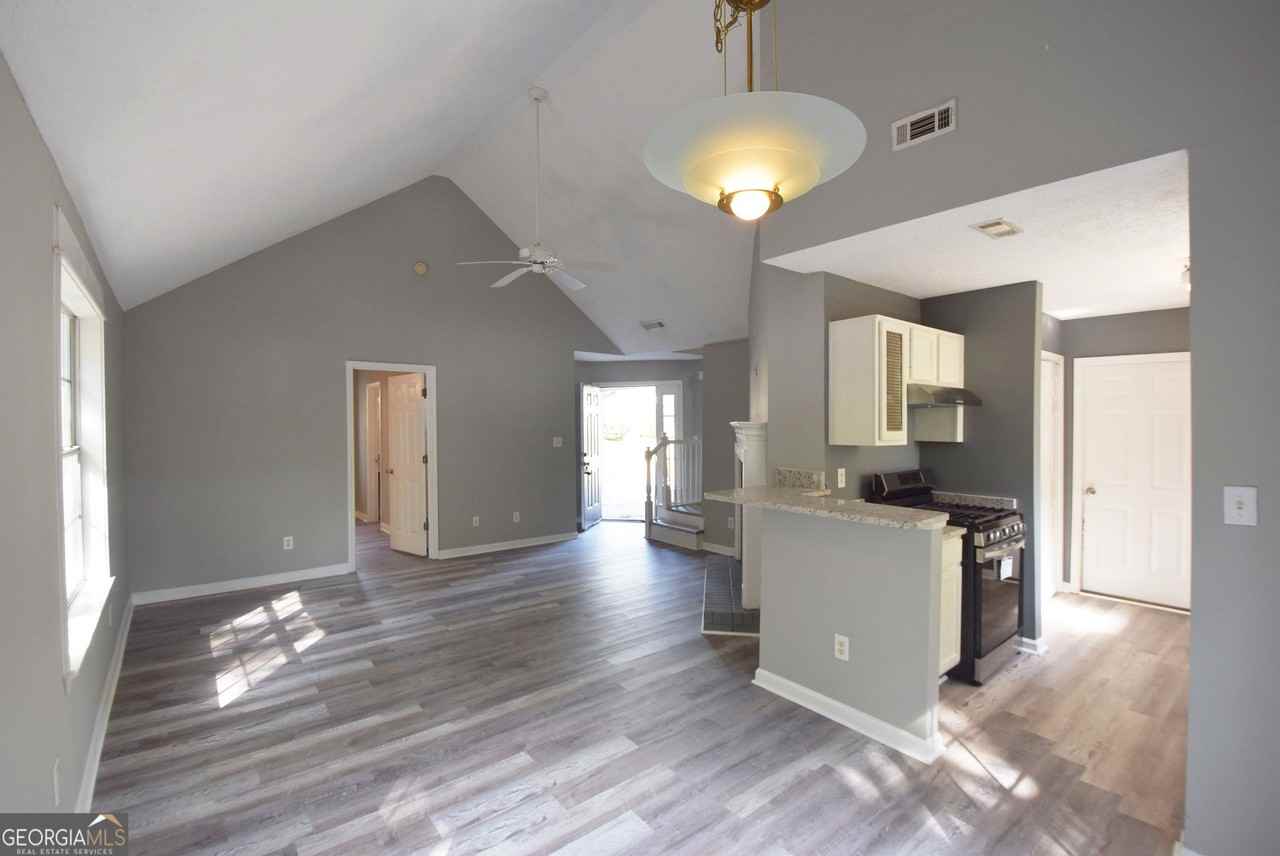 700 S Fairfield Dr - Photo 4 of 29