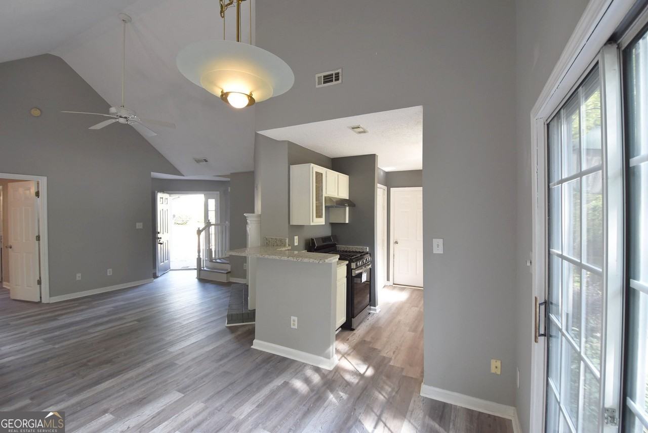 700 S Fairfield Dr - Photo 5 of 29