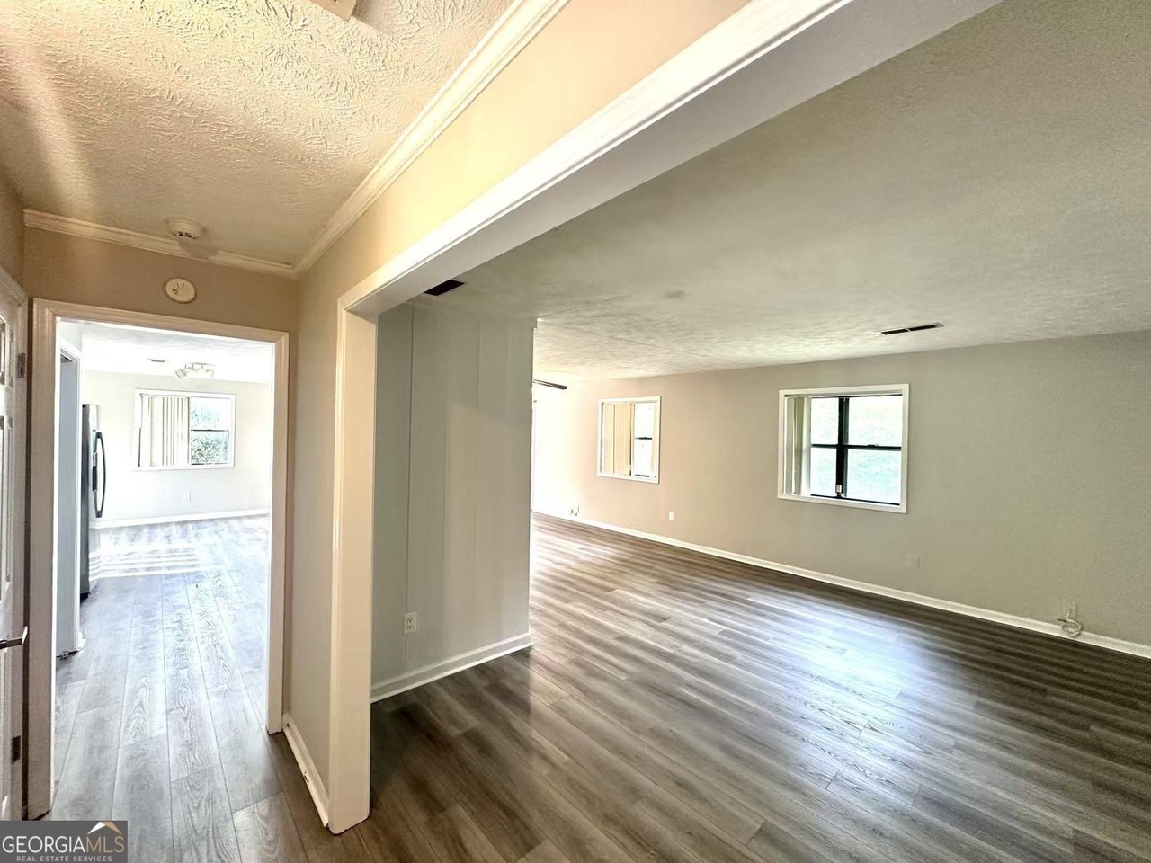 100 Lakeview Ln - Photo 6 of 33
