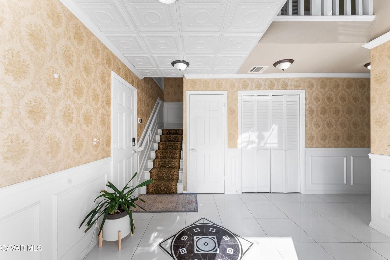 5641 Hickory St - Photo 4 of 50