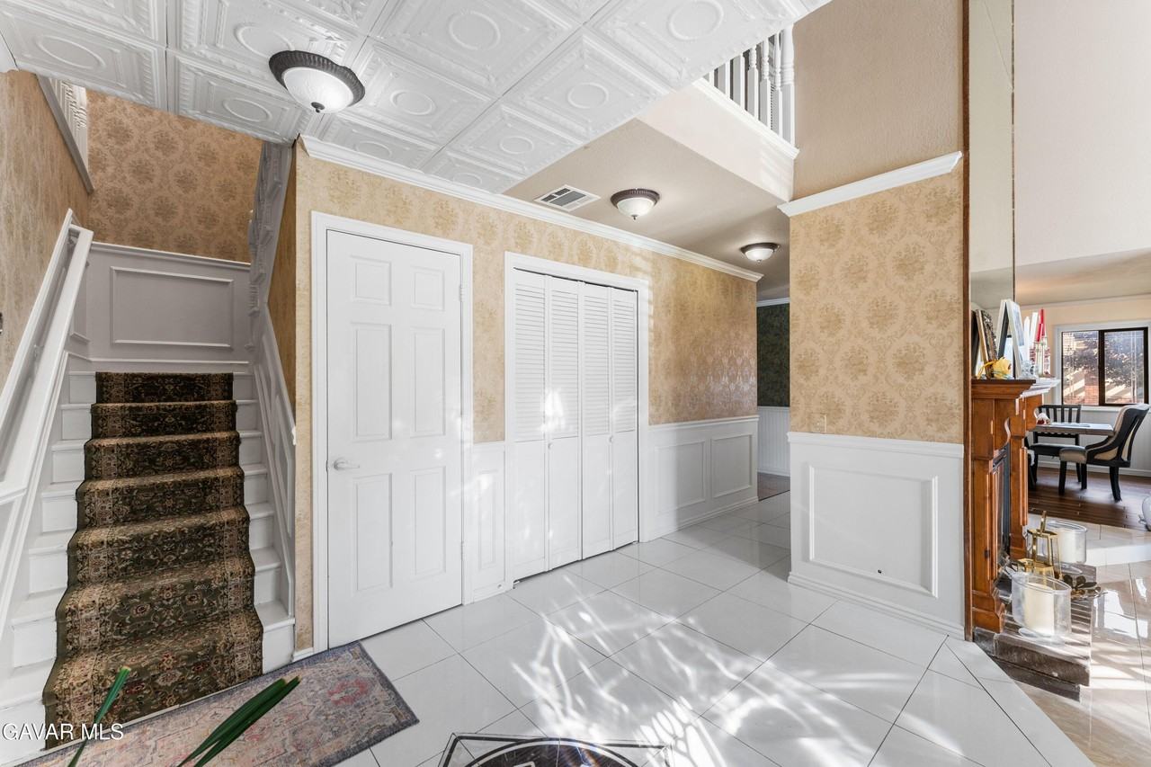 5641 Hickory St - Photo 5 of 50