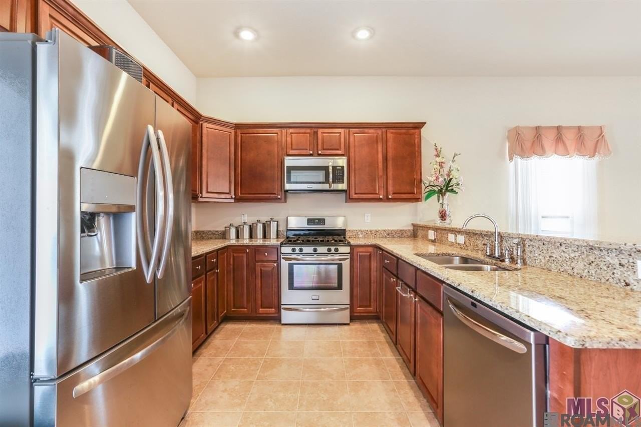 8604 Abertay Ave - Photo 4 of 10