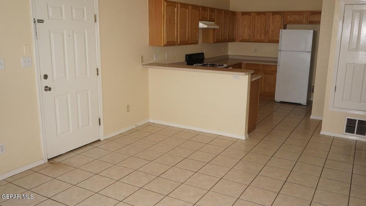 8909 Herbert St Apt C - Photo 6 of 20