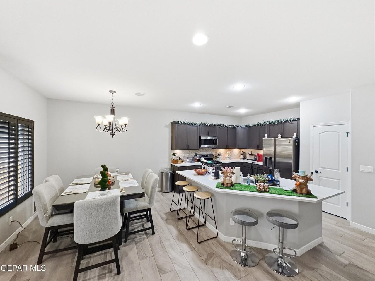 12805 Kingsbury Ave - Photo 2 of 21