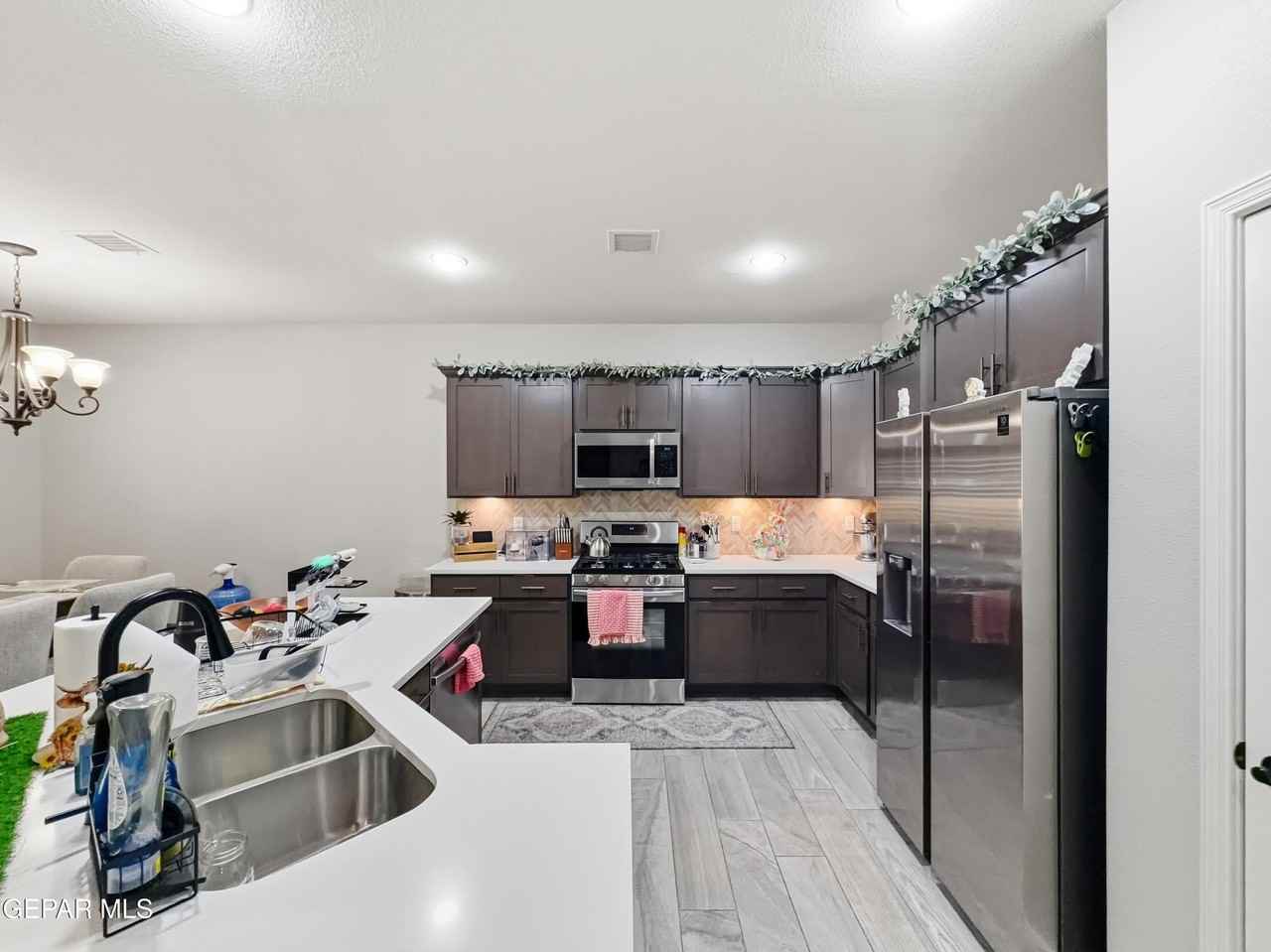 12805 Kingsbury Ave - Photo 3 of 21