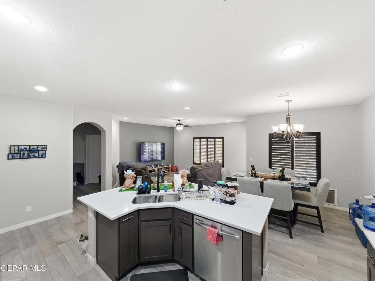 12805 Kingsbury Ave - Photo 4 of 21