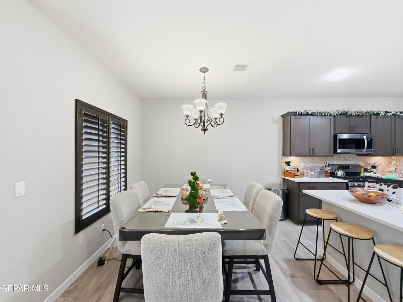 12805 Kingsbury Ave - Photo 5 of 21