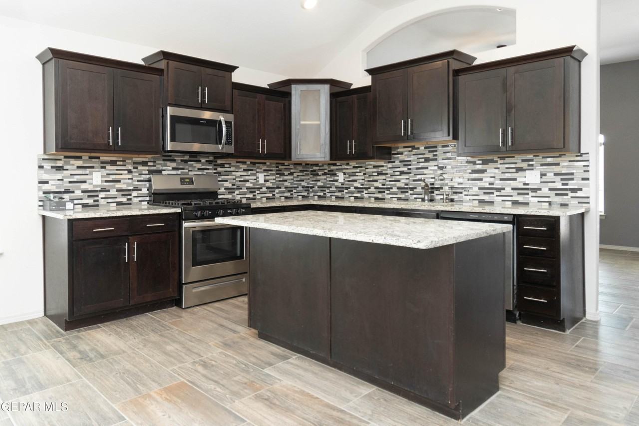 14805 Jack White Ave - Photo 3 of 39