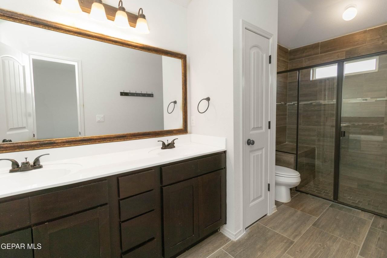 14805 Jack White Ave - Photo 4 of 39