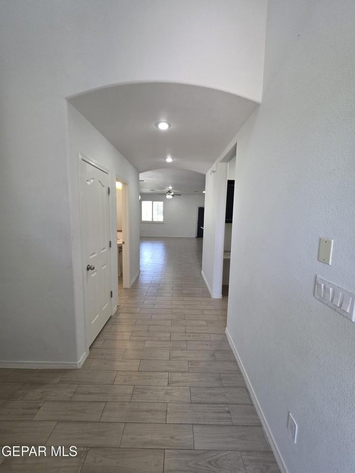 7517 Red Cedar Dr - Photo 2 of 23