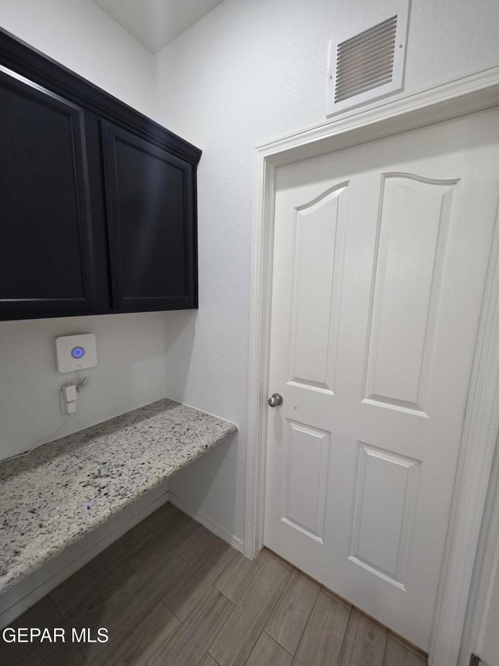 7517 Red Cedar Dr - Photo 3 of 23