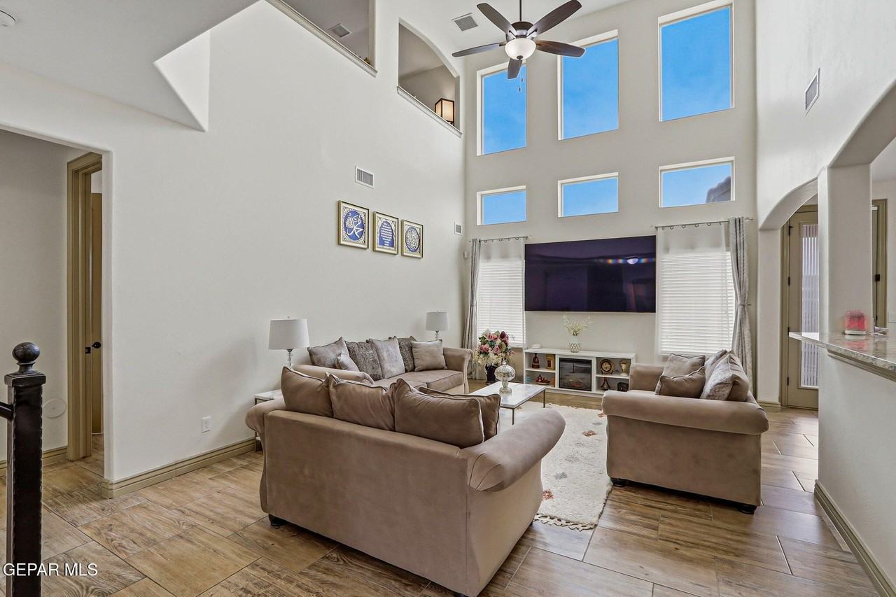 12081 Silver Crown Rd - Photo 2 of 27