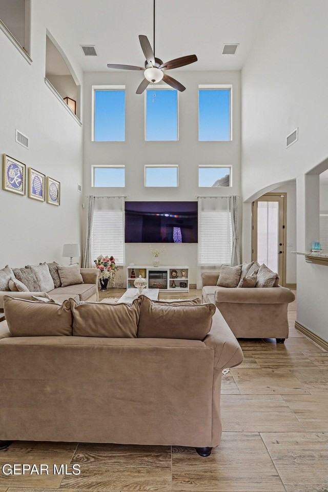 12081 Silver Crown Rd - Photo 3 of 27