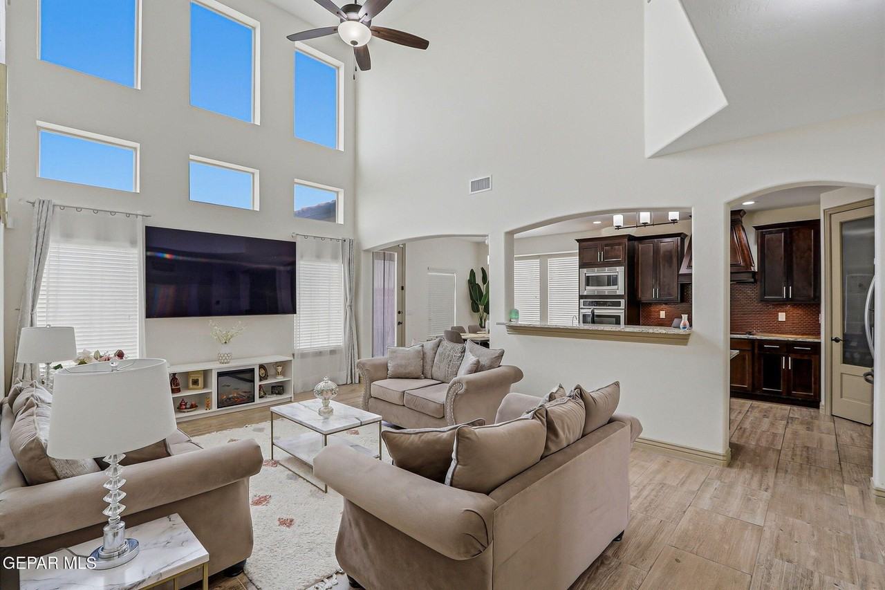 12081 Silver Crown Rd - Photo 6 of 27