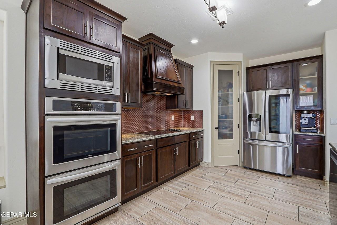 12081 Silver Crown Rd - Photo 7 of 27