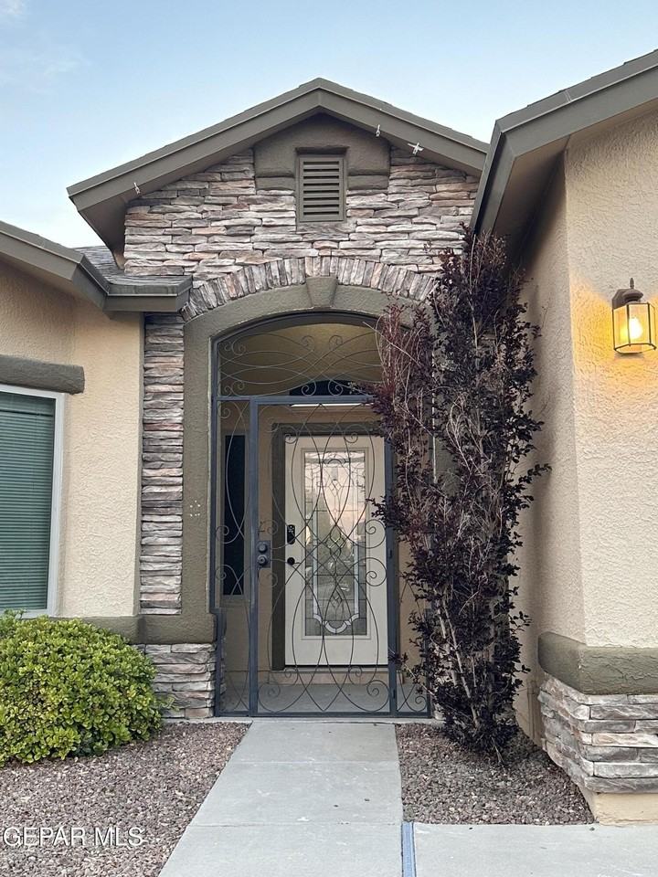 3109 Timber Pl - Photo 3 of 35