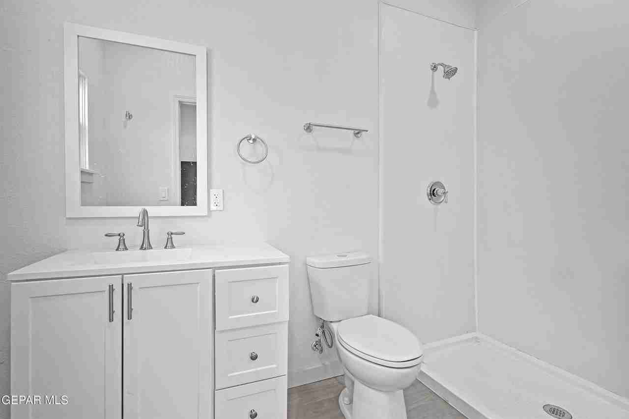 511 E Nevada Ave Unit D - Photo 2 of 6