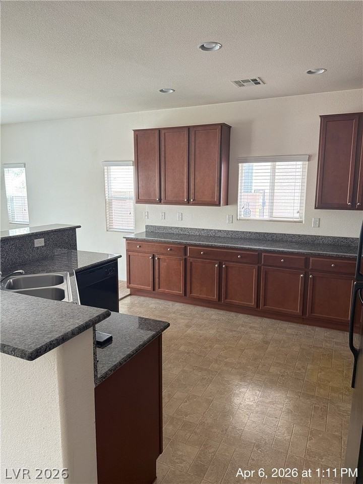 5724 Port Douglas Ct - Photo 4 of 17